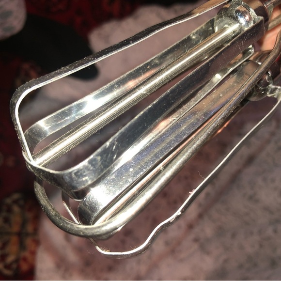 Vintage Red Handheld Egg Beater - Picture 5 of 7